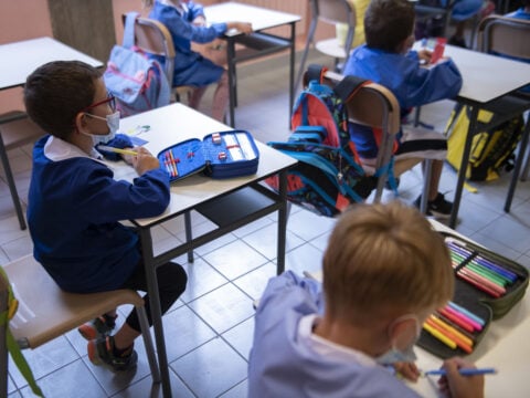 Scuola: cambiano quarantene e tamponi