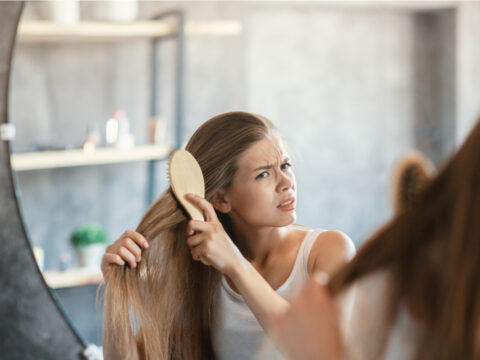 Queste sono le ragioni per cui i tuoi capelli continuano ancora a spezzarsi