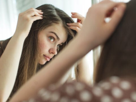 5 cose che devi sapere sui tuoi capelli che cadono in questo periodo