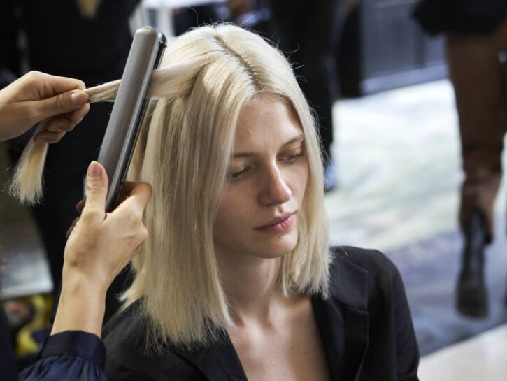 Come sistemare i capelli lisci