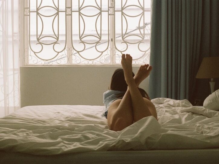 Dal frigo al letto: gli alimenti che aiutano a dormire meglio