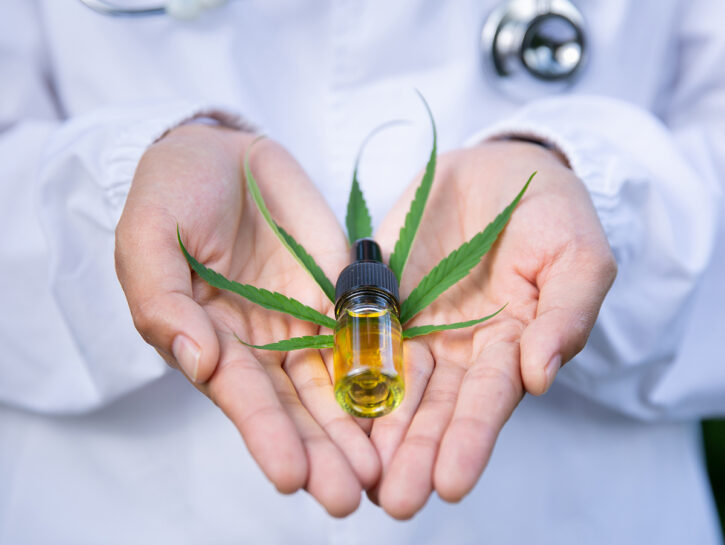 Olio di CBD: come si usa e quali sono i benefici di questo antidoto naturale allo stress