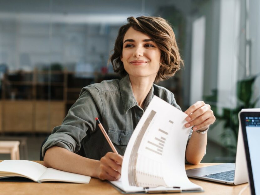 ragazza al lavoro