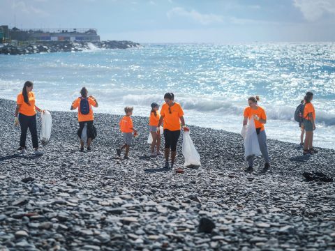 Giovani che si prendono cura dell’ambiente: tutte le iniziative