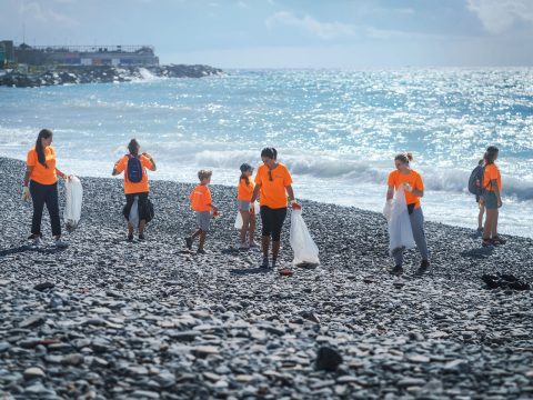 Giovani che si prendono cura dell’ambiente: tutte le iniziative