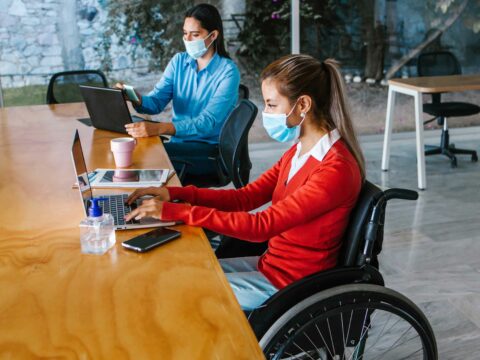 Invalidità: niente assegno se si lavora (anche poche ore)