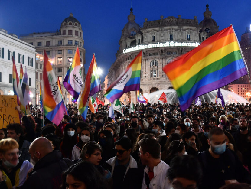 Manifestazione Genova contro stop al Ddl Zan