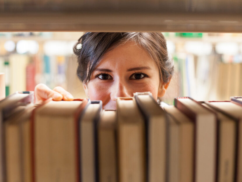 Ragazza libri libreria