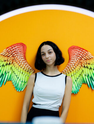 Tutti a scattarsi foto alle Selfie Room