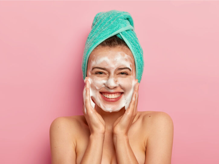 Quanto tempo dovrebbe passare tra l'applicazione di un prodotto skin care e l'altra?