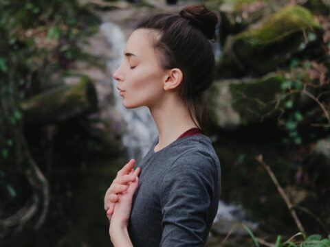 5 esercizi di respirazione che ti aiuteranno a gestire lo stress