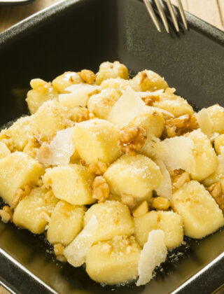 Pasta con brie e noci