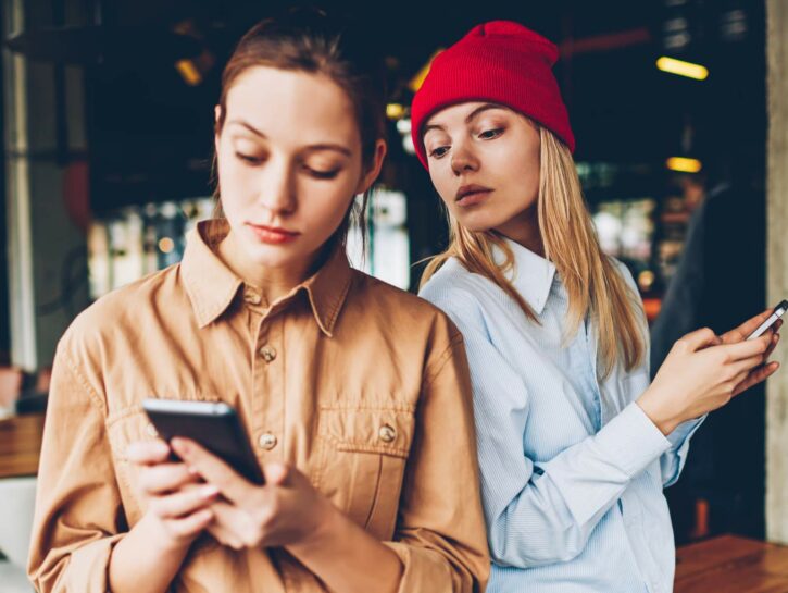 5 cose che potrebbero renderti invadente agli occhi delle tue amiche