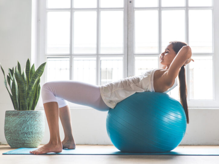 Migliora l'equilibrio e il tono muscolare con la Fitball e la Softball