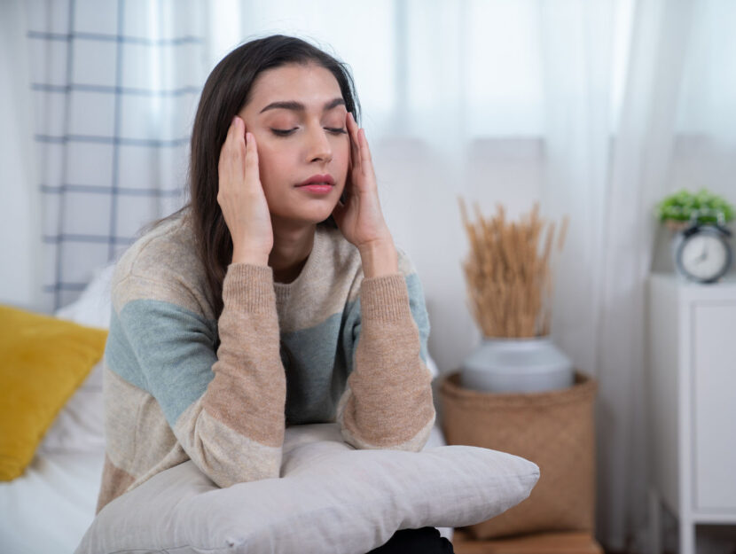 Ragazza emicrania mal di testa