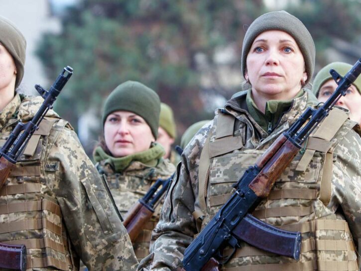 Ucraina: le donne chiamate ad arruolarsi