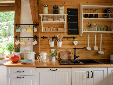 Idee salvaspazio creative che puoi usare per tenere in ordine la tua cucina