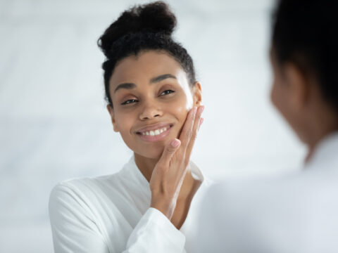 5 segnali che ti dicono che hai la pelle mista (e come prendertene cura)