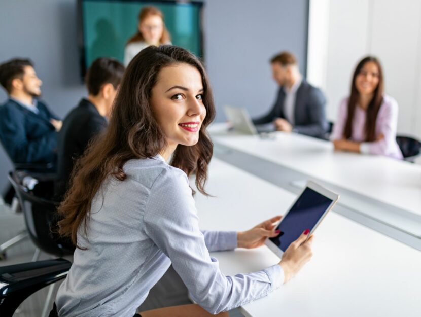 ragazza al lavoro