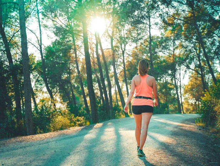 La camminata veloce è il segreto della longevità: cosa dice la ricerca