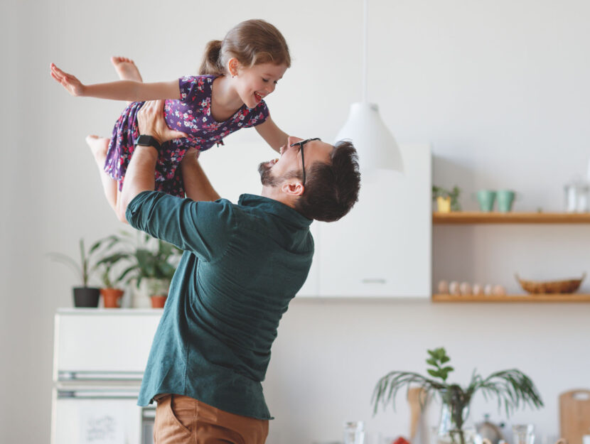 Padre papa figlia gioco