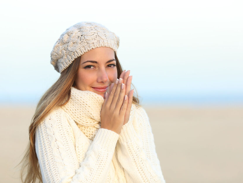 Ragazza freddo inverno lana mani