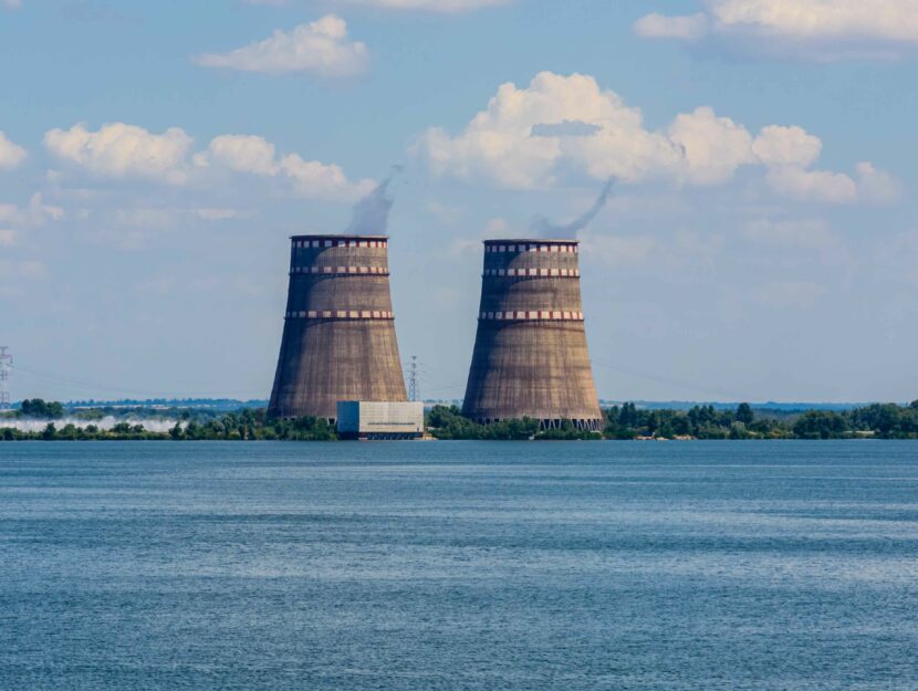 La centrale nucleare ucraina di Zaporizhzhia, attaccata dai russi