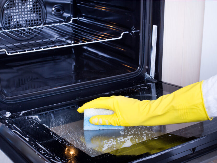 Come pulire il forno dalla plastica bruciata