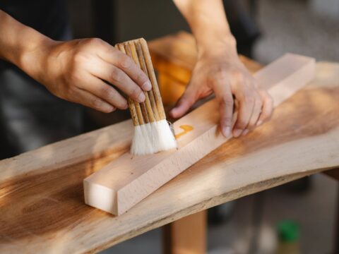 Come rimuovere la colla dal legno