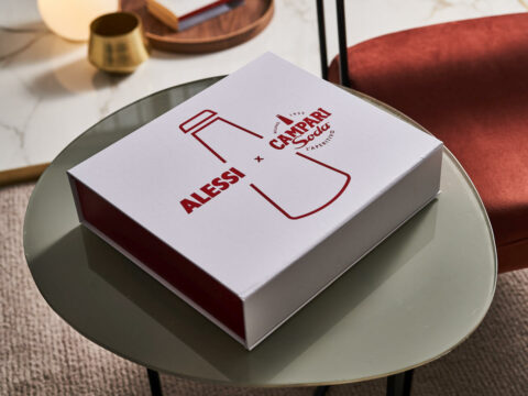 Campari Soda e Alessi presentano #SenzaEtichette, kit di design per l’aperitivo