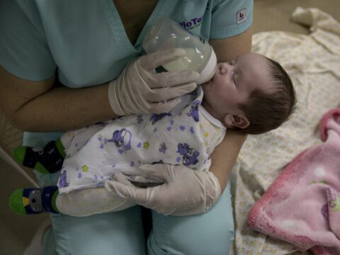 Ucraina, i bambini orfani dell'utero in affitto