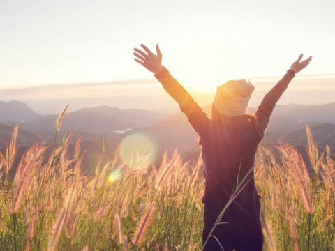 Che cos'è la meditazione camminata (e perché può davvero servirti)