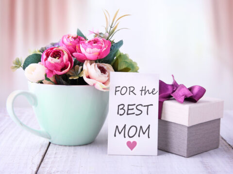 Festa della mamma: i regali per renderla più bella
