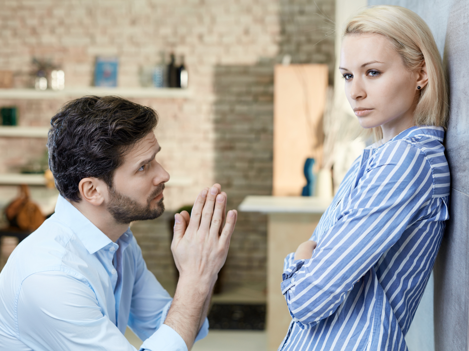 Come ci si rapporta a un partner che mente continuamente? - Donna Moderna