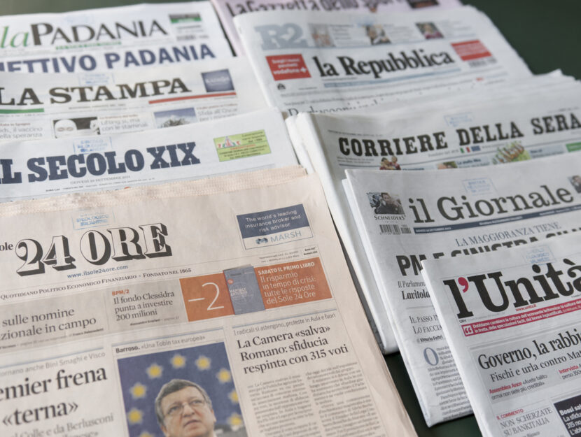 Come realizzare delle sedie ricoperte di giornali