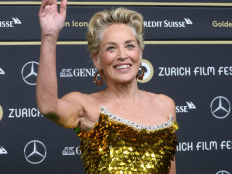 Sharon Stone e la foto in topless a 64 anni