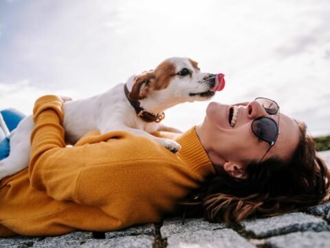 Animali da compagnia: la loro presenza fa bene alla salute mentale