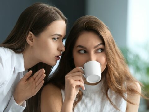 Ecco perché giudicare è un'abitudine che porta solo all'infelicità