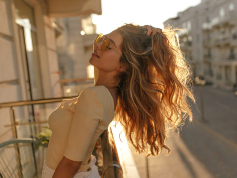 Preparare i capelli al sole: come farlo sin da subito e con cura