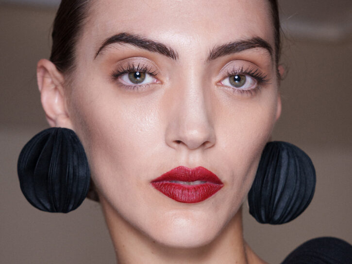Come allungare le ciglia con e senza make-up