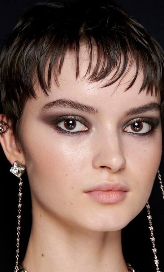 Occhi neri: come truccarli e scegliere i colori giusti