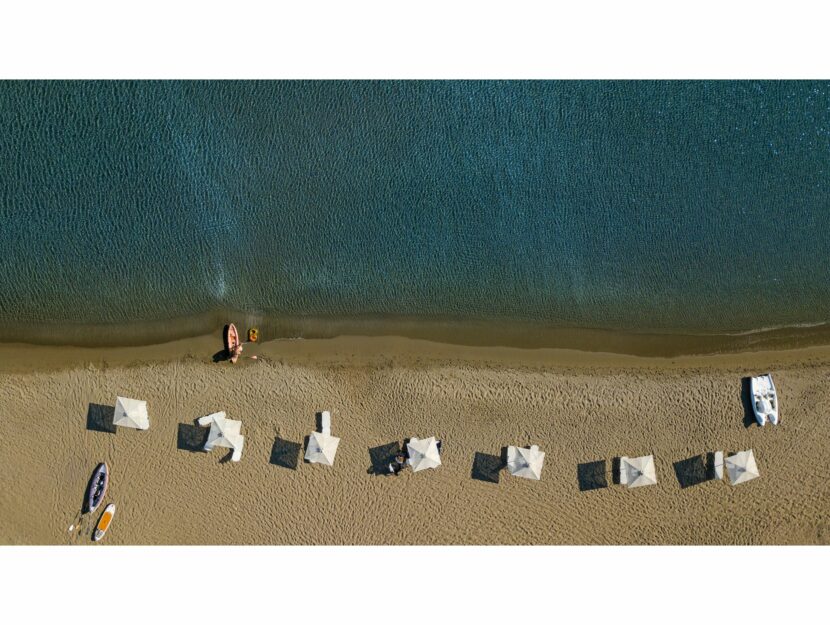 La spiaggia dell’Achanta boutique hotel a Erikoussa, nell’arcipelago delle Diapontie che si raggiungono da Corfù.