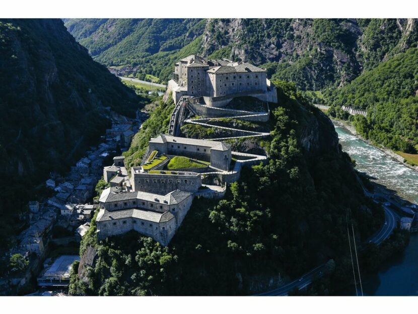 Il Forte di Bard, all’ingresso della Valle d’Aosta. 