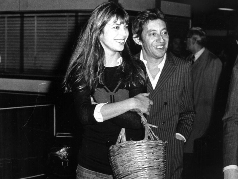 Jane Birkin con il suo mitico cesto in paglia.