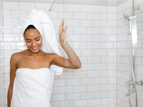 5 abitudini sostenibili che dovremmo riscoprire sotto la doccia