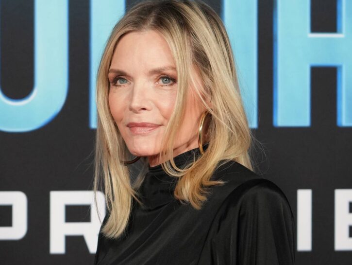 Come vestirsi a 60 anni: copia il look delle celeb