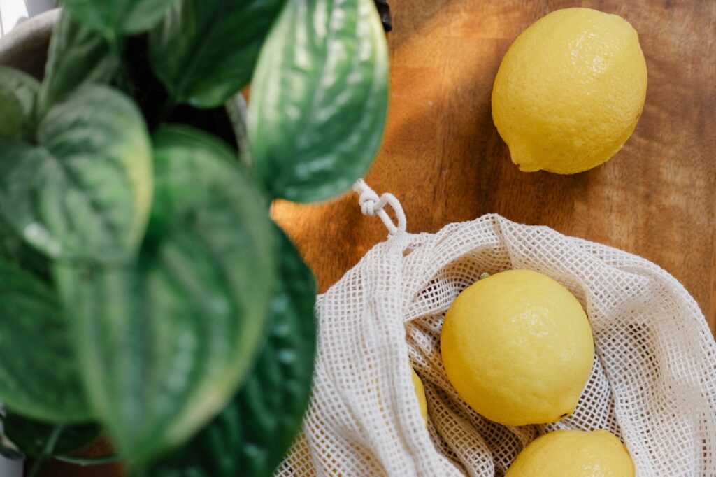 limoni sul tavolo