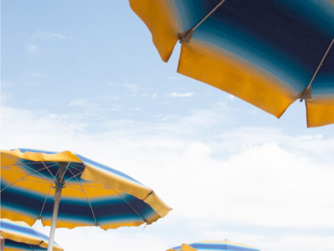 Come riutilizzare e dare nuova vita agli ombrelloni da spiaggia rotti