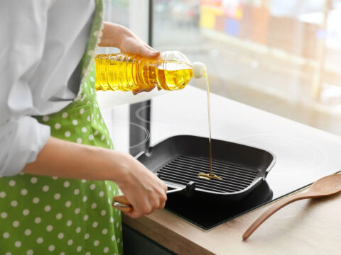 L'olio di cucina non si butta. Si ricicla!