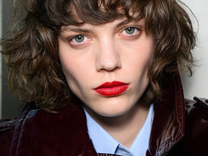 Truccarsi con la frangia? Questione di misura